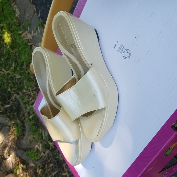Stylish cream wedges - Picture 2 of 5